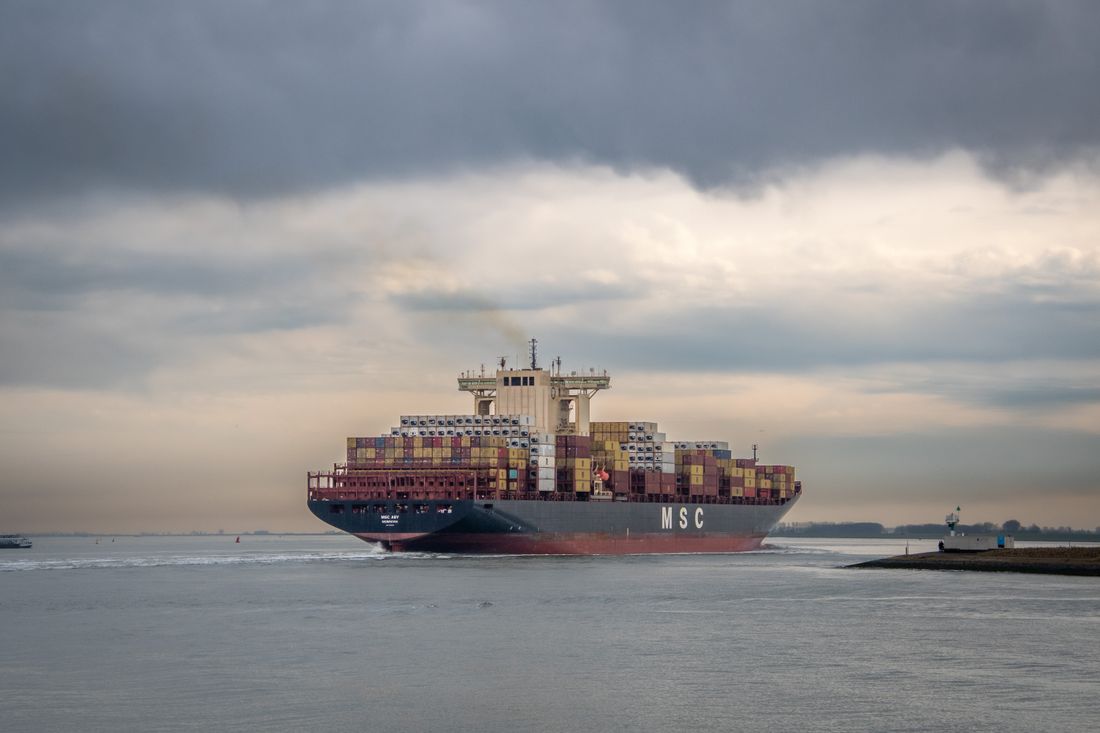 BEACON MARINE SERVICE — container vessel underway